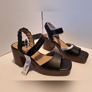 No Boundaries women's size 10 or 11 black strap sandals, chunky heel, NWT
